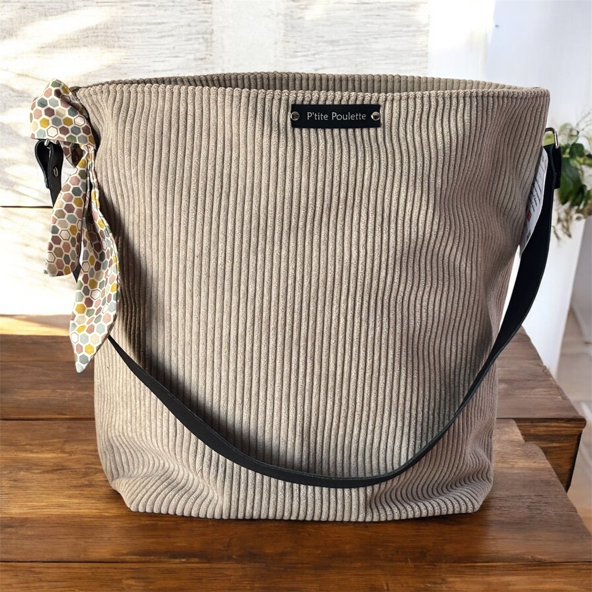 ac cabas en velours côtelé avec anse en cuir porté épaule