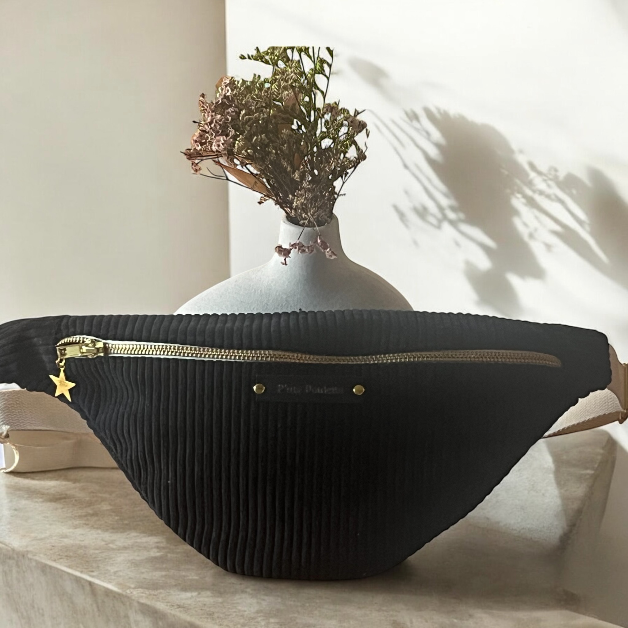 Sac banane en velours côtelé noir – création artisanale française P’tite Poulette